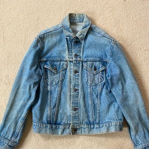 Vintage Levi’s jean jacket women’s